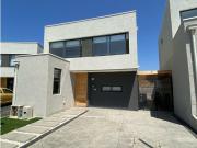 Nueva y moderna casa mediterránea en exclusivo condominio