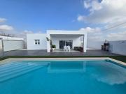 Nueva y moderna villa con piscina privada