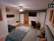 ¡Renta! Bonita habitación en apartamento de 5 camas en...