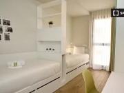 Acogedor Cama en alquiler en residencia en Sants Badal,...