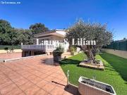 ¡Nuevo! Casa de 4 dormitorios, piscina, garaje, caseta...