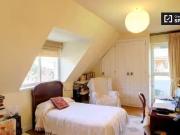 Único Habitación con balcón en casa de 4 dormitorios en...