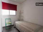 ¡En alquiler! Habitación en apartamento de 7 dormitorios...