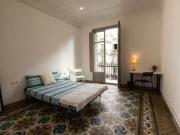 Acogedor Habitación en Carrer de Balmes, l'Antiga...