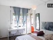 ¡Oferta! Habitación en el apartamento de 5 dormitorios...