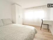 Barato Habitación en piso compartido de 5 habitaciones...