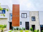 Nuevo Refugio casa dentro de privada en RENTA QH694