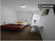 ¡Recién llegado! Se alquila habitación en piso de 4...