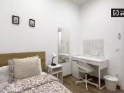 Acogedor Se alquila habitación en piso de 5 habitaciones...