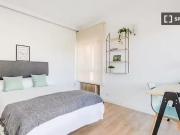 ¡Oferta! Se alquila habitación en piso de 9 habitaciones...