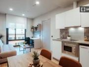 Acogedor Se alquila habitación en residencia en Barcelona