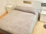 ¡Recién llegado! Se alquila habitación en Sant Francesc,...