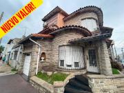 NUEVO VALOR! Chalet de 4 ambientes con local comercial