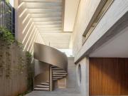 O concreto respira, a madeira se move, a arquitetura fala