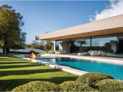O Refgio Perfeito: Moradia de Luxo com Piscina e...
