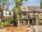 Oak Avenue, Hampton TW12, 4 bed property to rent, £3,300...