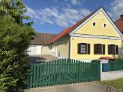 Oberdorf: Gepflegtes Wohnhaus mit 2 Garagen und ebenen...