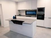 OBRA NUEVA EN ZONA TRANQUILA CON PISCINA Y PARKING PRIVADO