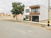 OCASIÓN! Terreno frente a parque en zona residencial...