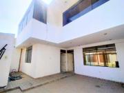 OCASION VENTA DE CASA CON COCHERA Y PISCINA EN URB....
