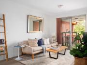 Ocean View Apartment with Quiet Leafy Outlook