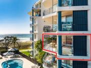 OCEANFRONT ENTERTAINER with a casual vibe'