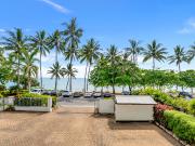 OCEANVIEW OPPORTUNITY IN BEACHFRONT LOCATION