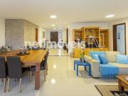 Oferece localização premium na QI 28, casa reformada,...