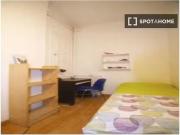 Barato Acogedora habitación en un apartamento de 6...