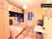 Barato Bonita habitación en piso de 5 habitaciones en...