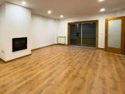 Oferta de 250€ em cartão presente. Apartamento T4...