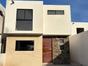 OFERTA ESPECIAL, CASA EN VNTAQ EN LOMAS DE COMANJILLA,...