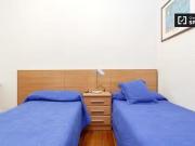 Barato Gran habitación en un apartamento de 12...