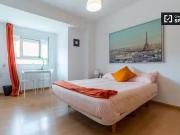 Barato Gran habitación en un apartamento de 3...