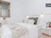 Bonito Habitación en apartamento de 7 habitaciones en...