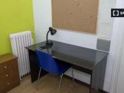 Bonito Habitación en apartamento de 9 habitaciones en...