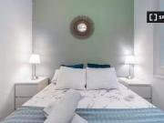 Único Se alquila habitación en piso de 13 habitaciones...