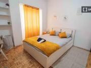 ¡Oferta! Se alquila habitación en piso de 3 habitaciones...