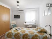 ¡Renta! Se alquila habitación en piso de 5 habitaciones...