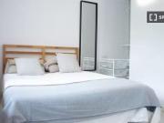 ¡Renta! Se alquila habitación en piso de 8 habitaciones...