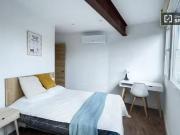 Bonito Se alquila habitación en piso de 8 habitaciones...