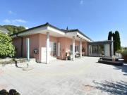 Offene Architektur mit grossem Grundstück