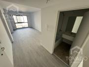 Oficina 2 Ambientes con Balcón y Patio en el Centro!