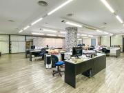 OFICINA 5 DESPACHOS 2 BAÑOS COCINA COMPLETA