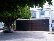 Oficina a puerta cerrada, modernista entre Patria y...