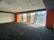 Oficina acondicionada en renta de 150m2 edificio en Av....
