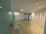 Oficina amplia, luminosa y con excelentes vistas