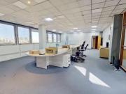 Oficina categoría A con 2 cocheras fijas y cubiertas...