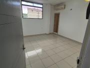 Oficina Comercial en Alquiler cerca al Mall del Sol, 1...