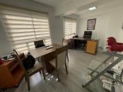 OFICINA EN LAS CONDES CON 3 PRIVADOS Y UBICACIÓN ESTRATÉGICA